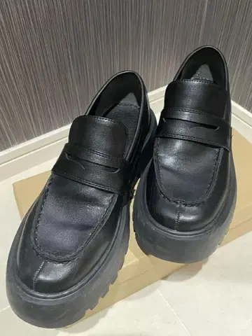 통굽 블랙 로퍼