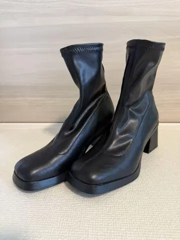 ZARA 스퀘어토 부츠 블랙 36/23.5cm