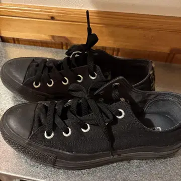 CONVERSE 블랙 레오파드 무늬 스니커즈