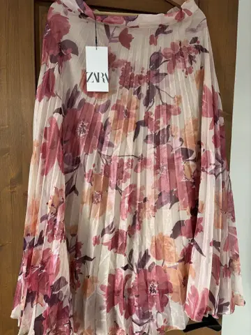 미사용 새상품 zara 꽃무늬 플리츠 스커트