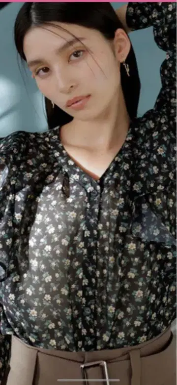 택 포함 미사용 VIS 플라워 프린트 블랙 프릴 셔츠 F 사이즈