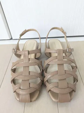 [새상품급!] 오데뜨 앤 오딜 천연 가죽 구르카 샌들 베이지 22.5cm
