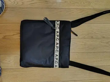 A.P.C. 숄더백 블랙