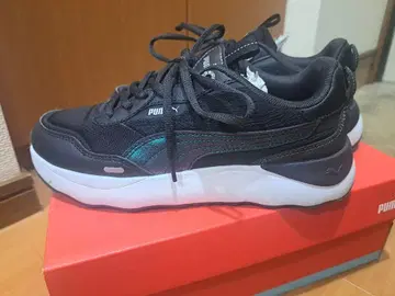 PUMA 스니커즈