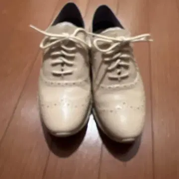 크림색 옥스퍼드 신발
