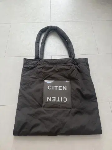 CITEN 패디드 클리어 로고 토트백