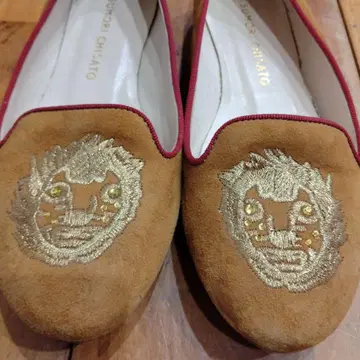 츠모리치사토 플랫슈즈 라이온 자수