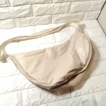 유니클로 C uniqlo C 레더 터치 라운드백 내추럴