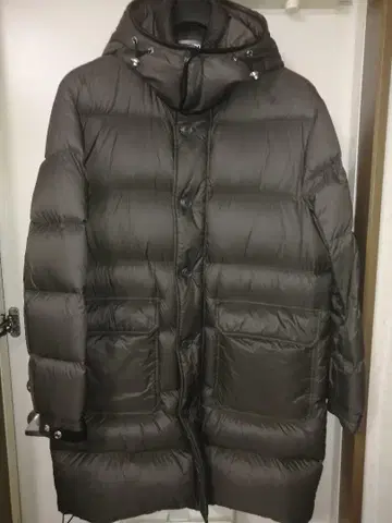 톰포드 올리브 그린 후드 부착 롱 다운 자켓