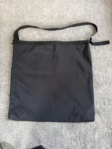 블랙 나일론 숄더백