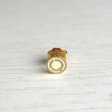 Marc by MarcJacobs 골드 스톤 한쪽 귀걸이
