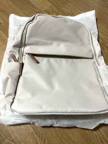 베이지 PC 백팩 A4 수납 14인치 대응