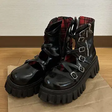 고딕 펑크 스타일 3단 크로스 벨트 통굽 부츠