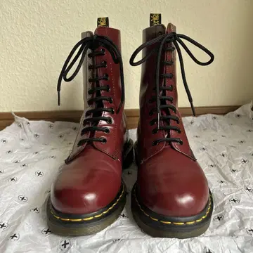 닥터마틴 10홀 체리레드 UK5