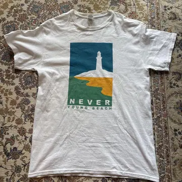 초기 NEVER YOUNG BEACH 티셔츠 화이트