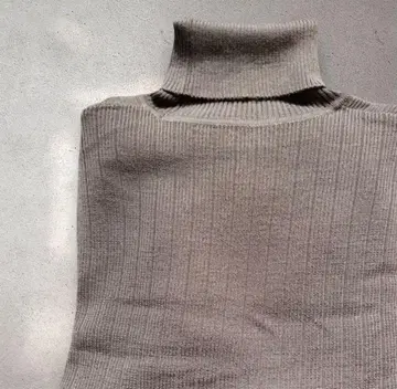 새상품급 브랜드 터틀 니트 리브 스웨터 사이즈 1 하이넥 그레이지