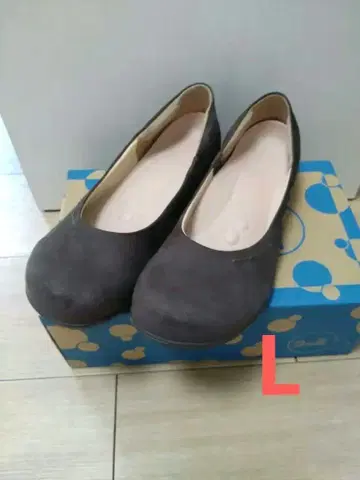 리게타 L 츠바르 스웨이드 느낌 카키 여성 신발