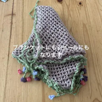 숄로도 사용할 수 있고 담요로도 사용할 수 있습니다