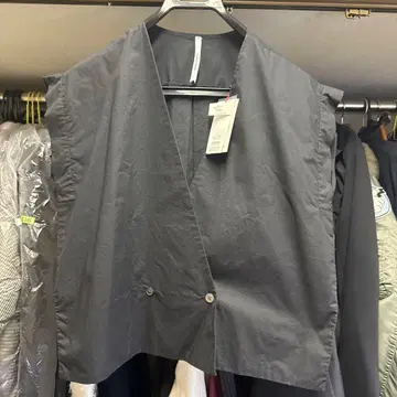 블랙 슬리브리스 랩 탑