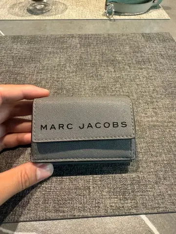MARC JACOBS 그레이 3단 폴더형 지갑