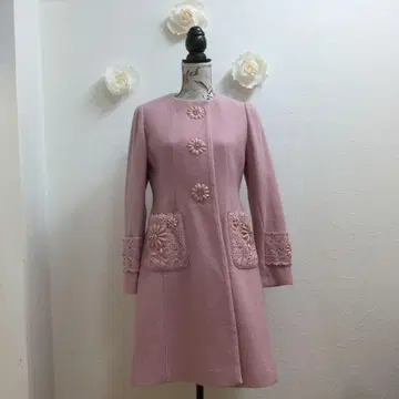 핑크 A라인 코트 꽃 장식 포함