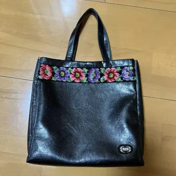 FELIER 블랙 꽃무늬 자수 토트백