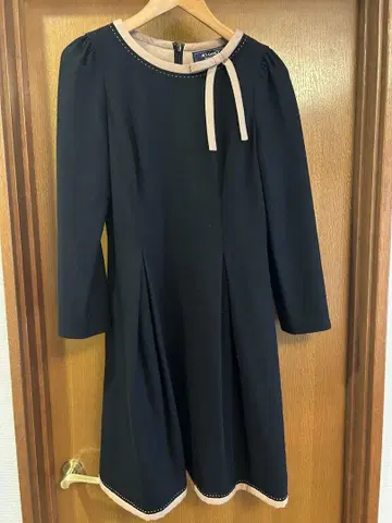엘레강트한 블랙 컬러 긴팔 원피스 38 사이즈