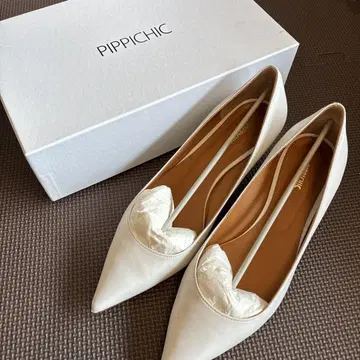 PIPPICHIC 화이트 스틸레토 펌프스