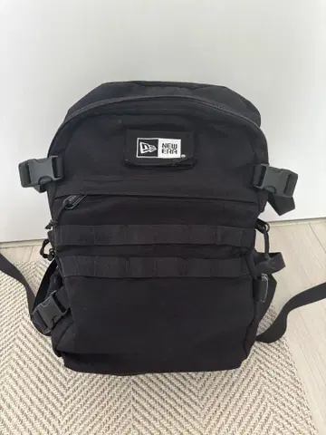 NEW ERA 블랙 백팩