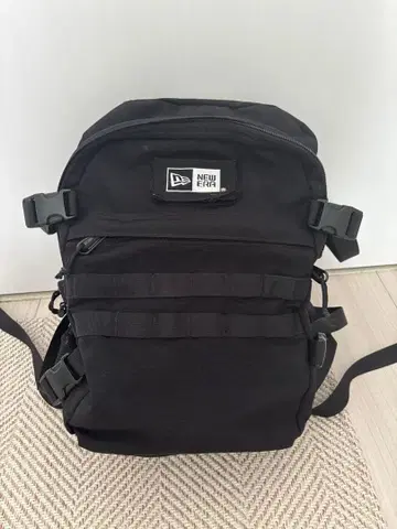 NEW ERA 블랙 백팩
