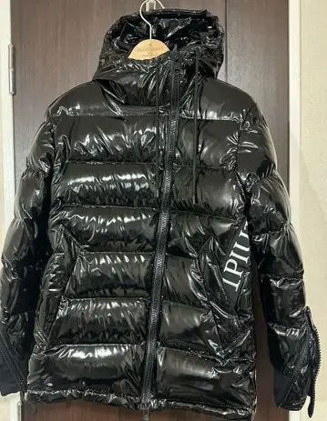 1PIU1UGUALE3 블랙 다운 자켓 IV 사이즈
