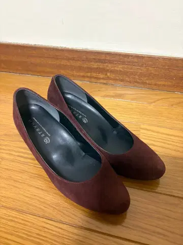 버건디 스웨이드 플레인 펌프스 23.5cm EE