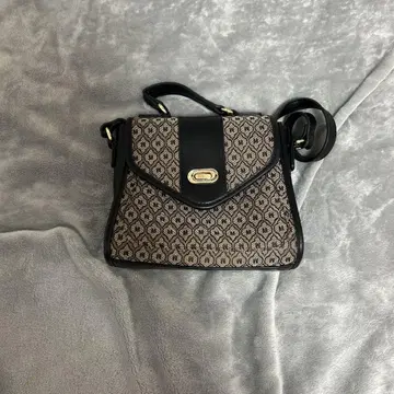 모노그램 디자인 숄더백 moussy