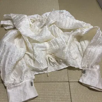 화이트 긴팔 셔츠 M 사이즈 길이 약 40cm
