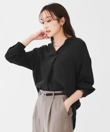 언타이틀 드레이프감 소재 스키퍼 블라우스 블랙