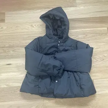 후드 부착 블랙 다운 자켓