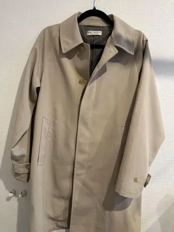 베이지 스텐카라 코트 골드 버튼