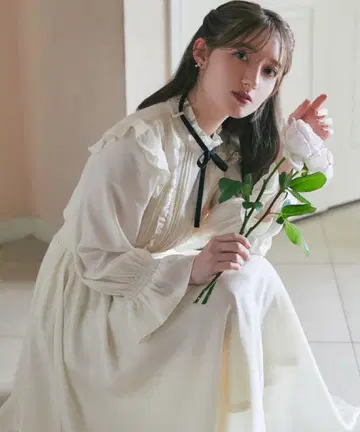 토코 클로젯 원피스 배색 리본 포함 프릴 x 셔링 원피스