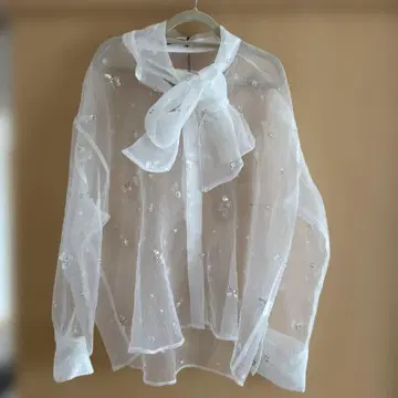 ZARA 미사용 새상품 비쥬 장식 시어 셔츠