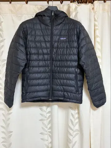 Patagonia 블랙 후드 부착 다운 자켓