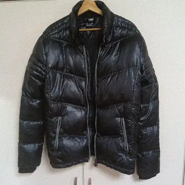 EA7 Emporio Armani 블랙 다운 자켓