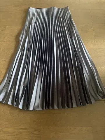 새상품 ZARA 플리츠 스커트 XS