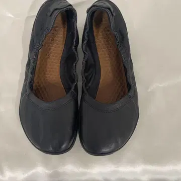 VIVOBAREFOOT 블랙 플랫슈즈