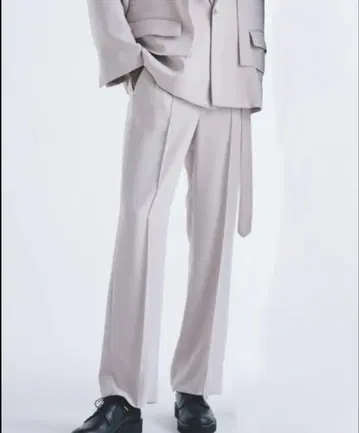 CULLNI 부츠컷 팬츠 0 그레이쉬 베이지 벨트 포함