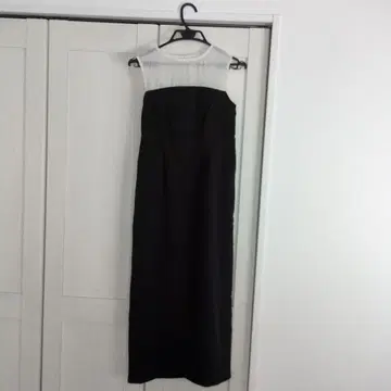 블랙 슬리브리스 타이트 스커트