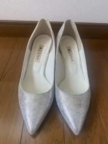 다이애나 실버 펌프스 23.0cm