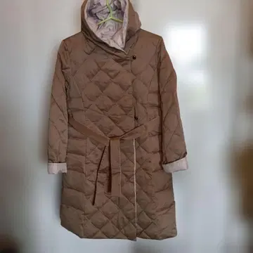 DoCLASSE 베이지 퀼팅 코트 후드 부착
