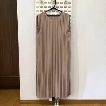 베이지 플리츠 슬리브리스 롱 원피스