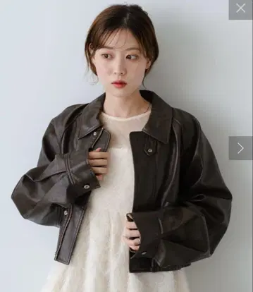 [ 새상품급 ] Kastane 인조 가죽 숏 블루종