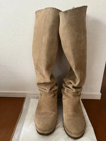 유나이티드 애로우즈 베이지 스웨이드 롱 부츠